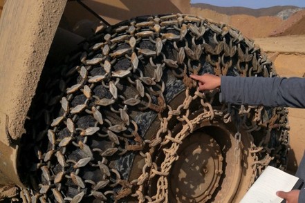 23.5-25 E3 puncture resistant formula is used with protective chain