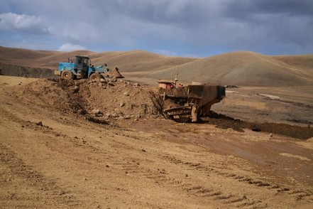 using 23.5-25 E3 piercing resistant formula on wash ore soil  site